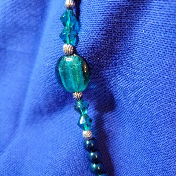 Green Beaded Necklace and Earring Set - Picture 3 of 5